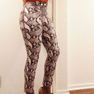 NWT Size 0 URBAN OUTFITTERS soft faux leather snakeskin pants. Brown & Beige.